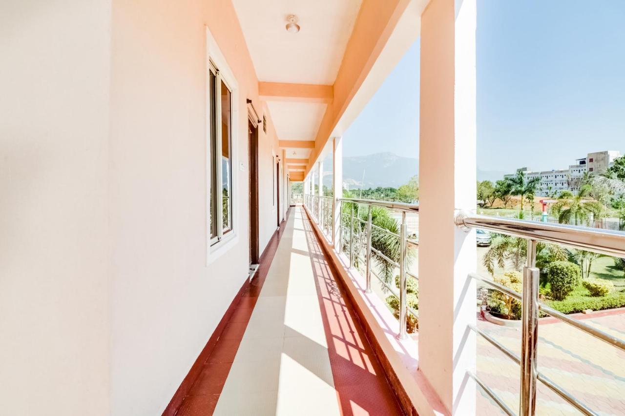Oyo 68320 Bgr Residency Hotel Tirupati Exterior photo